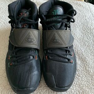 KYRIE 6 BASKETBALL SHOES